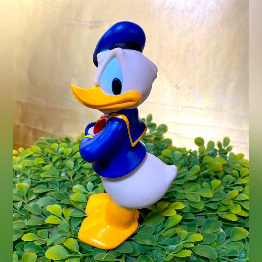 DISNEY VTG 80’s DONALD DUCK COLLECTIBLE SQUEAKY FLOAT TOY 6.5”